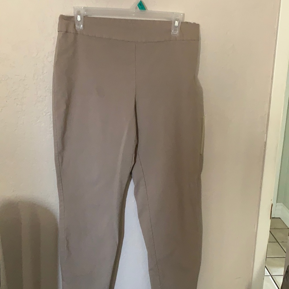 Khaki capris size 18